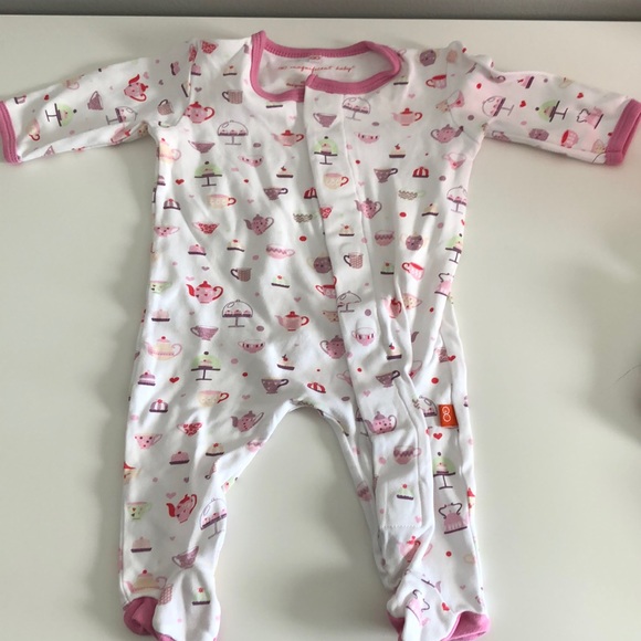 magnetic infant sleepers